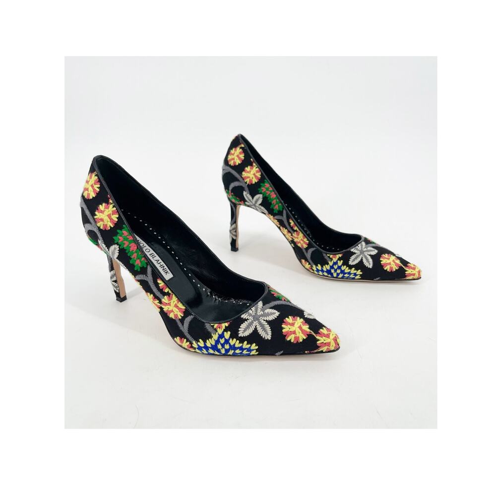 Manolo Blahnik BB 90 Black Floral Embroidered Fabric Pointed Toe Pumps IT 38